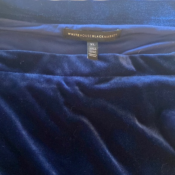 White House Black Market XL short sleeve blue velvet off the shoulder top - Picture 2 of 3